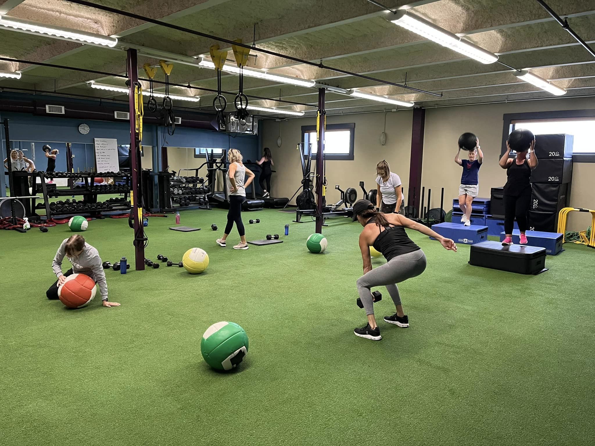 Group of fitness enthusiasts taking a class.